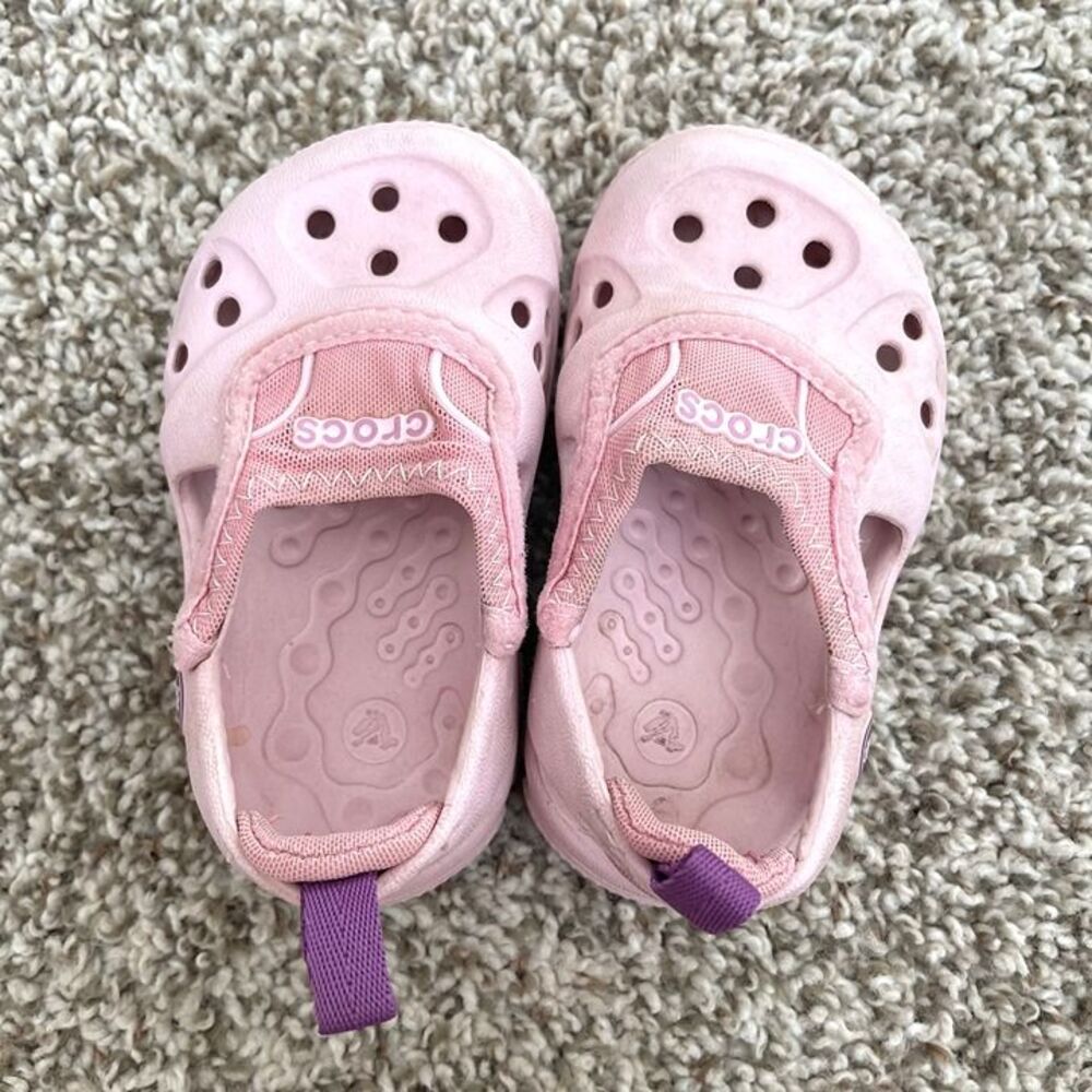 Size 5 / Toddler Girl Crocs Sandals - Picture 5 of 8